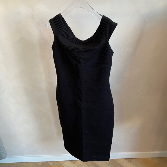 Ted Baker Inan off the shoulder texture dress - Picture 1 of 7